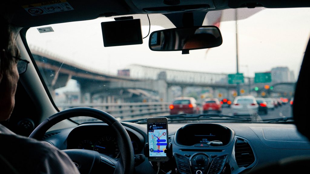 Uber driver rides e-hailing